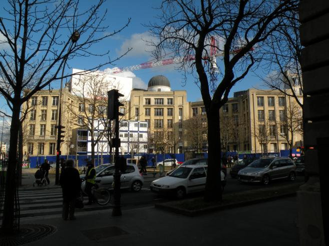  immeuble avec petite coupole, place Queuille